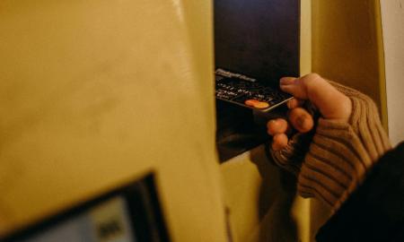 „Blokas 48 val. Nuo 09 01.“ Nedarykite tokių klaidų bankomate