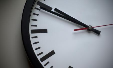 Pagaliau laikrodžių sukiojimas stabdomas? EP pritarė. Šis ruduo išskirtinis