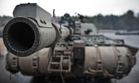 „Tai tikrai kaip snaiperio šautuvas.“ Ukrainos tankistai atvirai apie „Challenger 2“ trūkumus ir privalumus (Video)