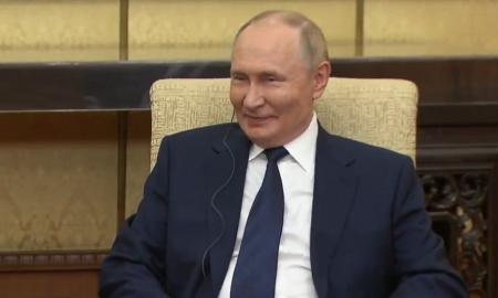 Po šio klausimo V. Putinas prapliupo juoku. „Jei aš gyvas, vadinasi, viskas gerai“ (Video)