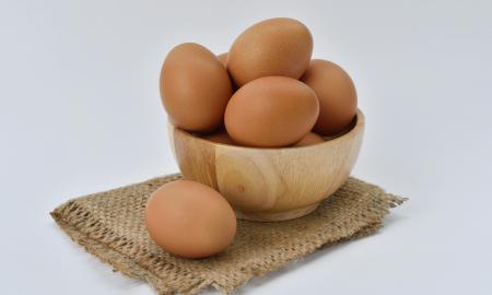 Pavojus dideliuose kiaušiniuose: ekspertai pataria rinktis mažesnius