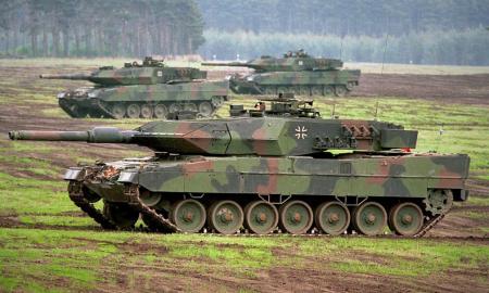 „Šarvuotos mašinos, tankų vilkikai. Jūra ir oru į Lietuvą.“ Dramatiškas posūkis prie sienos