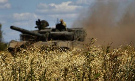 Lyg kurmiai. Rusai įsiveržė. Ukrainiečių reakcija (Video)