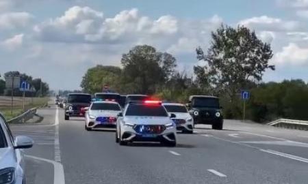 Kolona, kur galo nematyti! Net rusai šokiruoti. Vaizdai plinta žaibo greičiu (Video)
