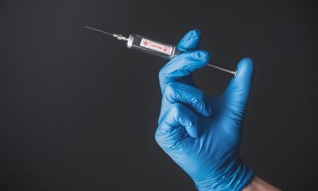 Nauja era medicinoje? Vakcina, kurią galėsite „susileisti“ be gydytojo
