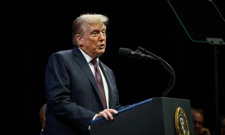 Keistas rusų elgesys. Ką jie darė Trumpui sakant kalbą (Foto)