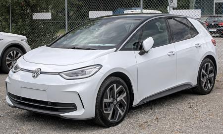Vokiečiai išbandė. Kiek toli elektromobiliai gali nuvažiuoti tuščiomis baterijomis? Rezultatai netikėti