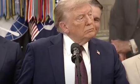 Viso pasaulio akyse. Trumpą pasitiko taip, kad jis pratrūko. Ūžia visi, kas nutiko (Video)