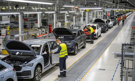 Vokietijos automobilių pramonės krachas. Bankrutavo milžinas, kurio detalės – kas trečiame automobilyje