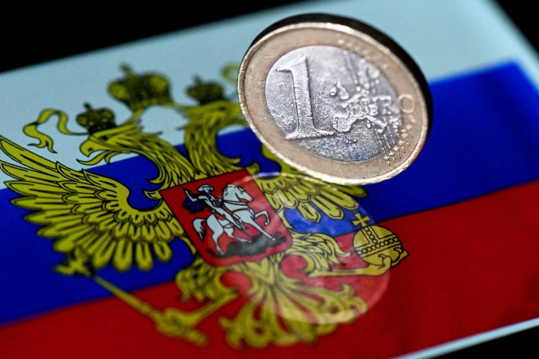Vieno euro vertės moneta su Rusijos Federacijos vėliava ir herbu