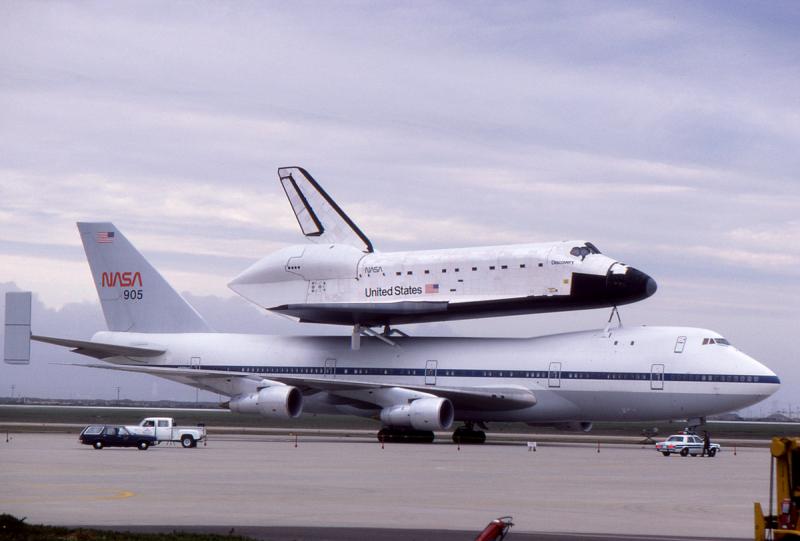 Erdvėlaivis Discovery ir Boeing 747