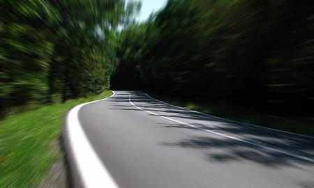 Baltas zigzagas ant kelio? Viena klaida gali kainuoti baudą – ką turi žinoti vairuotojai