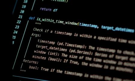 Šnipinėja politikus ir įžymybes visame pasaulyje.  Gali rasti bet ką Žemėje (Video) 