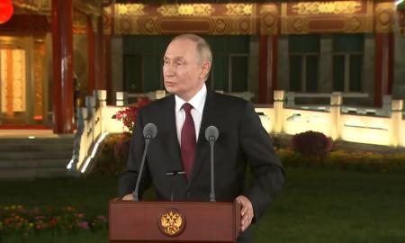 Sikorskis siunčia žinią Kremliui