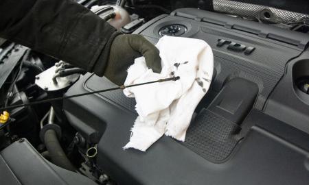 Varikliui galas? Pamatęs tai po kapotu – išsigandau. Mechanikas mane nuramino