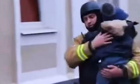 Rusijos smūgis į vaikų darželį Charkive. Tai paveikė Trumpą (Video)