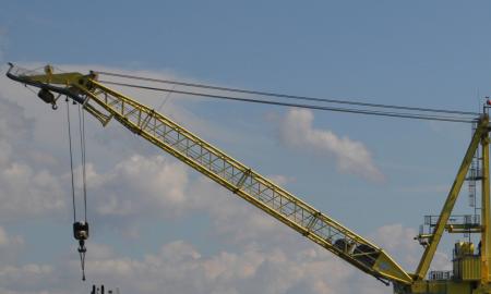 Du žmonės žuvo, dar 20 sužeisti. Rusija prarado vieną iš savo laivyno gėdų (Foto)