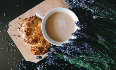 Jis įprastą kavą paverčia energijos bomba. „Efektas išlieka kelias valandas“