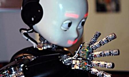 DI poveikis: prekybos milžinė atleis maždaug 30 000 darbuotojų (Video) 