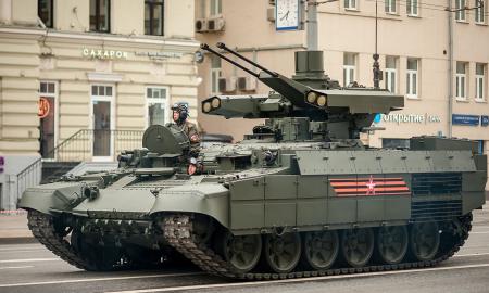 „Terminatorius“ dreba iš baimės. Visi juokiasi iš Rusijos (Video)