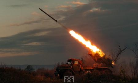 „Nepatarinėkite nuo sofų. Tylėkit ir stebėkit.“ Pokrovskas stovi (Video)