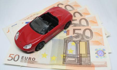 Automobilį nusipirkti už grynuosius taps neįmanoma. Ir tai tik finansų kontrolės perėmimo pradžia