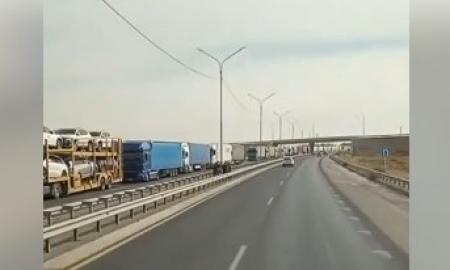 Rusijos pasienyje įstrigo per 10 000 sunkvežimių: „Mes to neišgyvensim“ (Foto, Video)