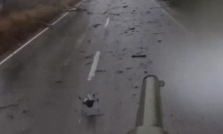 Įdomus radinys ant asfalto. Net nepakilo (Video)