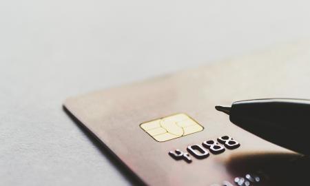 Kortelė seka jus tyliai – kiekvienas pirkinys palieka pėdsaką 