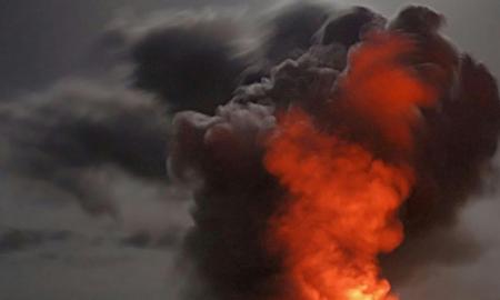 Dangus virš Krymo pajuodo. Rusų pasididžiavimas virto pelenais. Įspūdingi kadrai (Video)