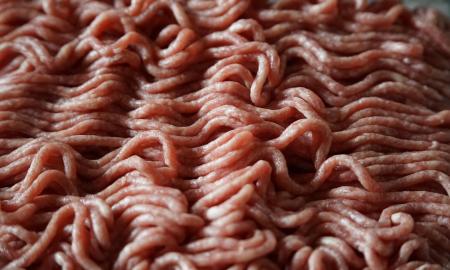 Parduotuvėje pirkta malta mėsa – „mikrobiologinė bomba“? Mėsos pardavėja šokiravo 