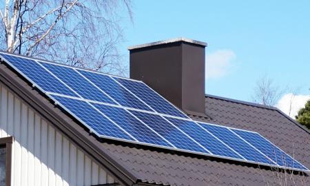 Nemokamai dalins elektrą. Ką sugalvojo vyriausybė?