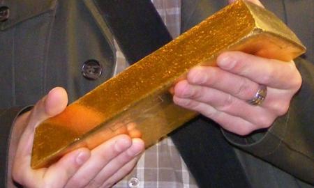 Naujiena: pristatytas unikalus bankomatas, priimantis aukso gaminius (Video)