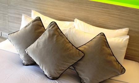 Apipurkškite pagalves kartą per savaitę. „Išnaikinsite dulkių erkutes, bakterijas ir grybelius“