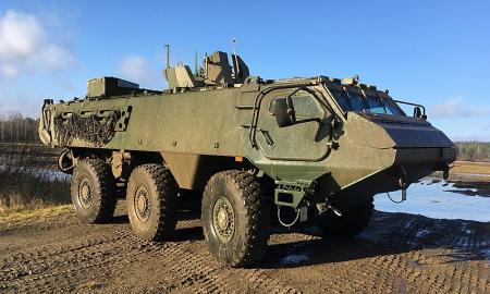 Jie laikosi žodžio. Į Ukrainą pajudėjo kolona ginklų (Foto)