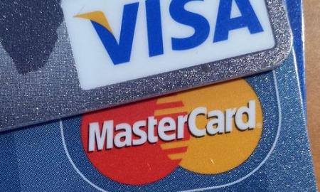 Bankai pradėjo masiškai blokuoti rusų pervedimus sau. Kas vyksta