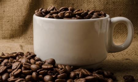 Neignoruokite šių simptomų. Tai dažnas požymis, kad kava mums netinka