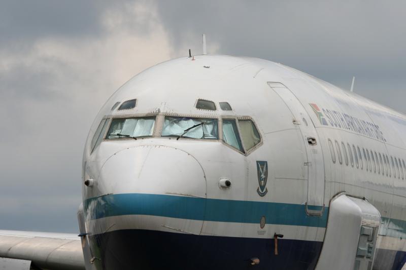 Senas Boeing 707. Virš pagrindinių langų - antakių langai