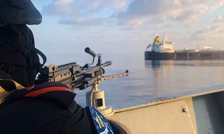 Piratai atidengė ugnį iš kulkosvaidžių. ES pajėgų „jėgos demonstravimas“ (Foto, Video)