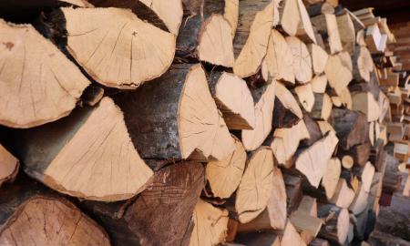 „Amžinasis rąstas“ – krosnių meistras galutinai pribloškė: dabar namuose ir šilta, ir sutaupau pinigų