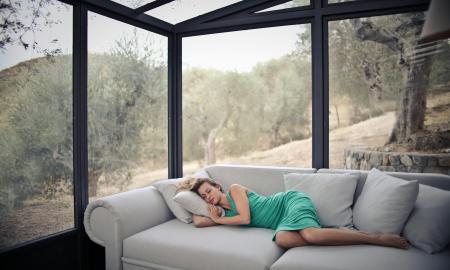 Sulaukus 45-erių – tarsi kas atjungė? Gydytojas įvardijo, kodėl prastai miegate