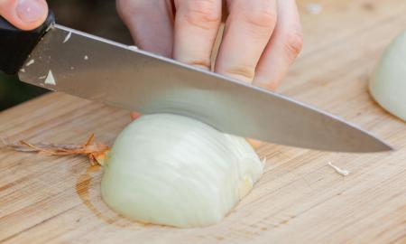 Svogūno pjaustymo paslaptis. Sužinokite, kaip išvengti ašarų!