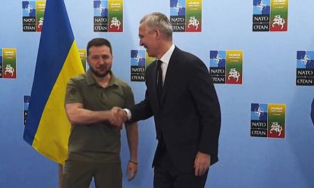 Stoltenbergas prisimena pokalbį su Zelenskiu. „Skausminga pabaiga“