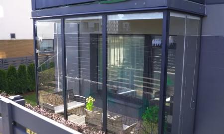 Balkonai po padidinamuoju stiklu: už įstiklinimą – baudos ir nurodymas ardyti. Gyventojams šokas