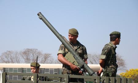 Jie dislokuoja ginklus ir ruošia savo žmones karui. Kariuomenė ruošiasi blogiausiam (Video)