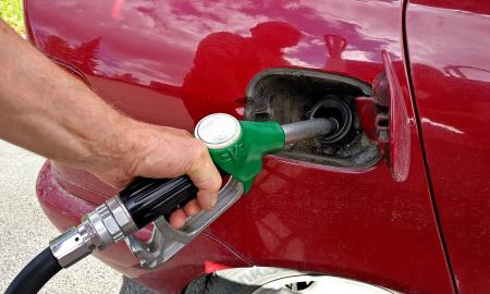 Šalis ant bedugnės krašto: „Benzino atsargų liko mėnesiui“