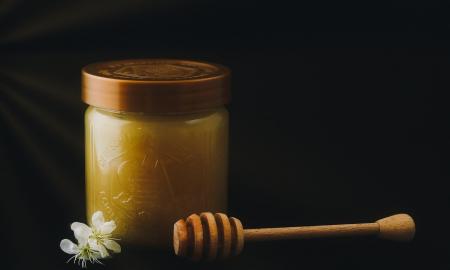 Medus sukietėjo? „Honey.com“ pataria, kaip jį atgaivinti per 30 s