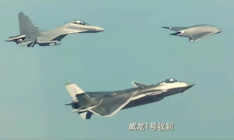 J-16 (kairiniame kampe), J-20 (apačioje) ir GJ-11 