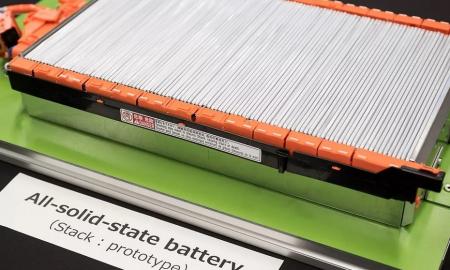 „Toyota“ atrado elektromobilių „Šventąjį gralį“. Skelbia masinę gamybą