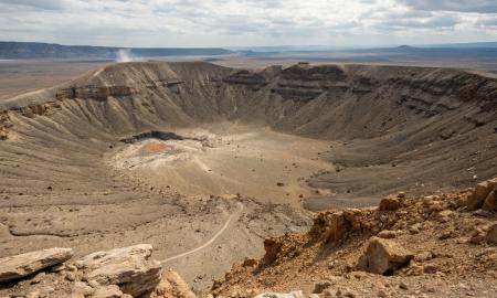 Didžiausias žinomas šiuolaikinis smūginis krateris. 3 kartus didesnis už esantį Rusijoje